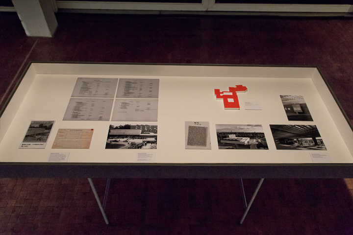 Hannes Kater: Vitrine d "Akademie West" f&uuml;r "&uuml;berbrechen", Akademie der K&uuml;nste, Hanesatenweg 2012