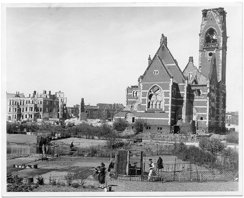 Hannes Kater: Vitrine C "Hansaviertel" f&uuml;r "&uuml;berbrechen", Akademie der K&uuml;nste, Hanesatenweg 2012