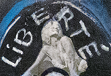 "Libert&eacute;" mit Pin-Up. Aus: GRAND TABLEAU ANTIFASCISTE COLLECTIF